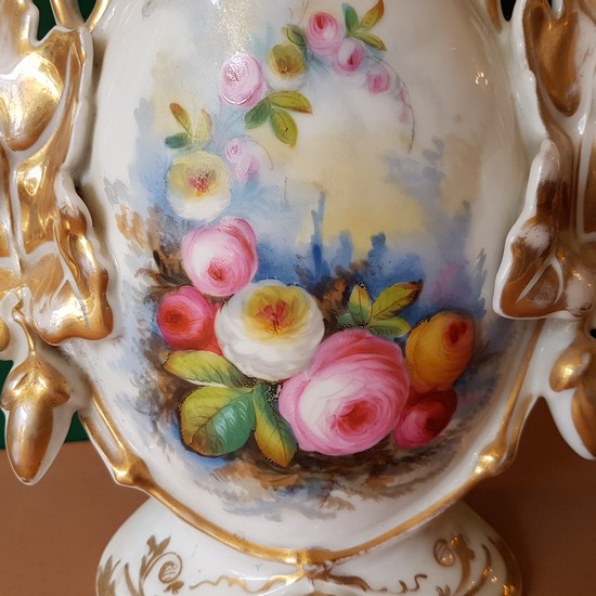 Vase aux oiseaux de Mariés, porcelaine du Vieux Paris VASES