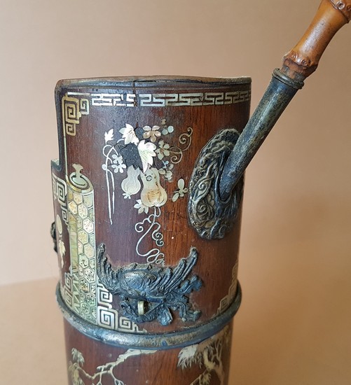 Pipe à opium ancienne en bois de bambou incrustation nacre XIX ième